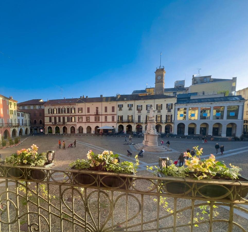 Отель Dimora Conte Cavour Верчелли Экстерьер фото